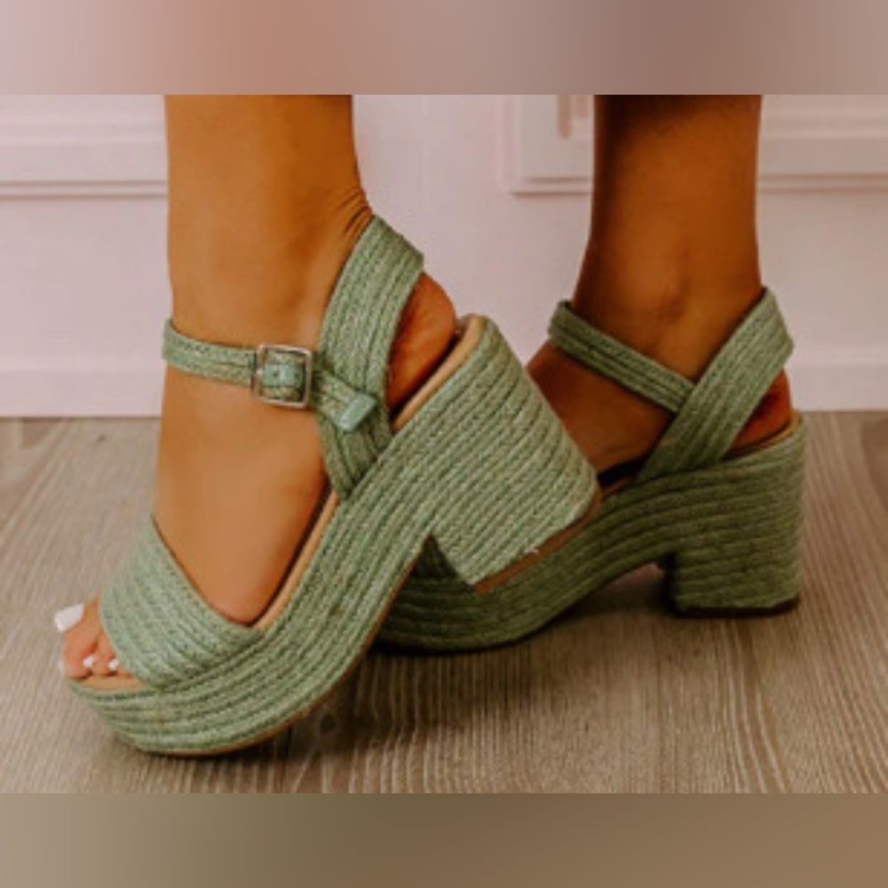 Soda Green Raffia Strappy Platform Sandals - Size 7
